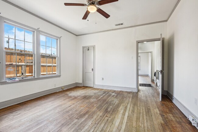 Building Photo - 572 Caddo Street - 572