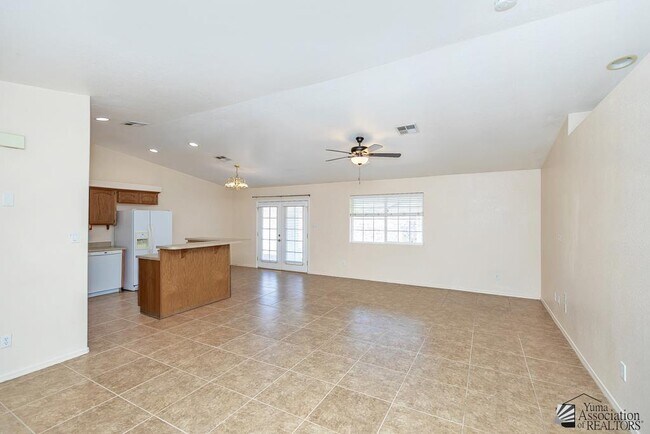 Foto del edificio - 10354 E 37th St