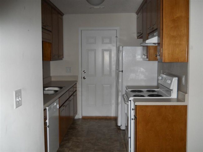 Building Photo - 3 bedroom Duplex 1 and 1/2 bath