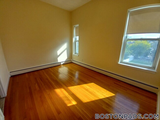 Foto del edificio - 172 N Beacon St
