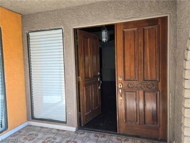 Building Photo - 5945 N El Capitan Way