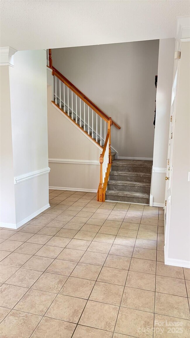 Building Photo - 8620 Grey Squirrel Ct
