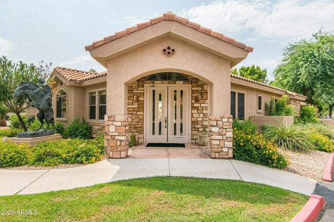 Foto del edificio - 5450 E McLellan Rd