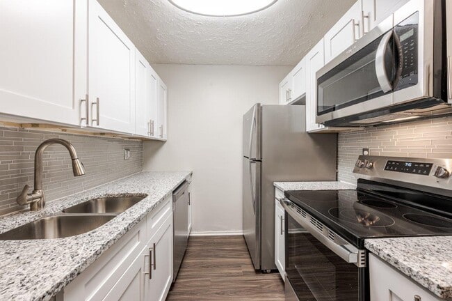 Building Photo - Lakeshore Drive Apartment Homes