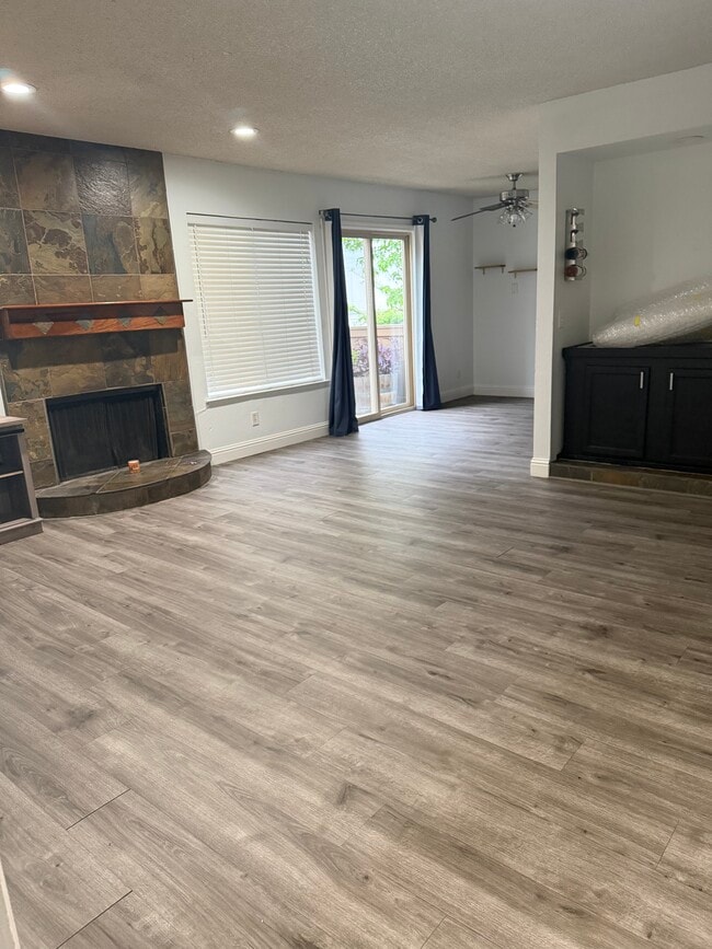 Foto del edificio - 3701 Colonial Dr