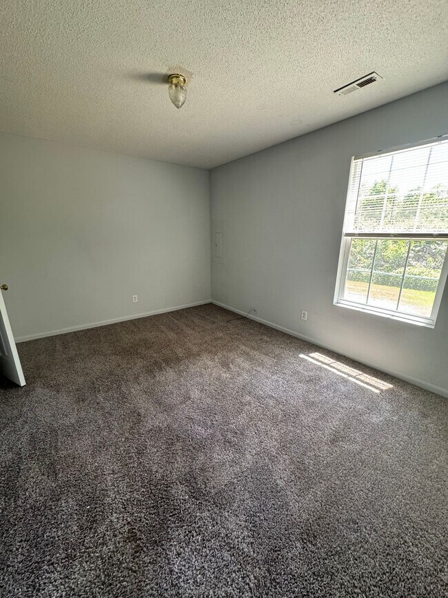 Foto del edificio - Three Bedroom Duplex in SW Columbia