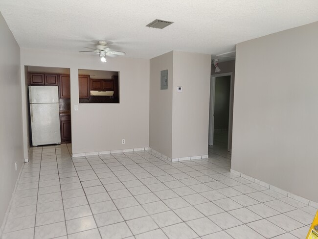 Building Photo - 7515 NW 44th Ct