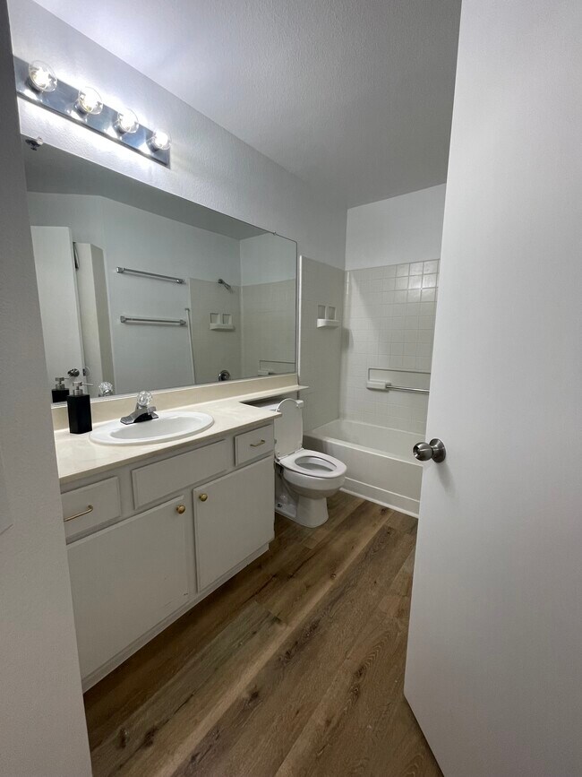 Foto del edificio - 535 Magnolia Ave