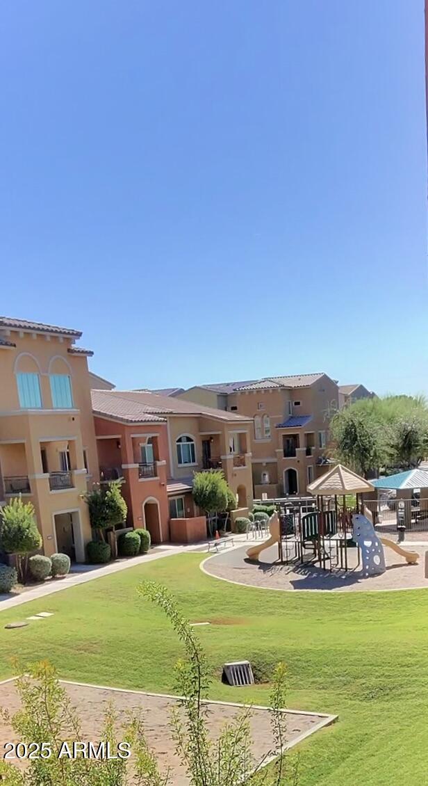 Foto del edificio - 240 W Juniper Ave