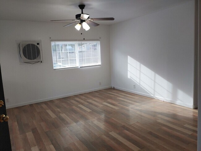 Foto del edificio - Available Now