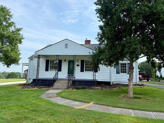 Building Photo - Three bedroom, 1 bath house in Graham