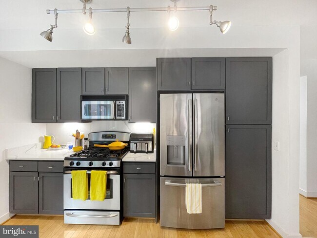 Building Photo - 1117 10th St NW