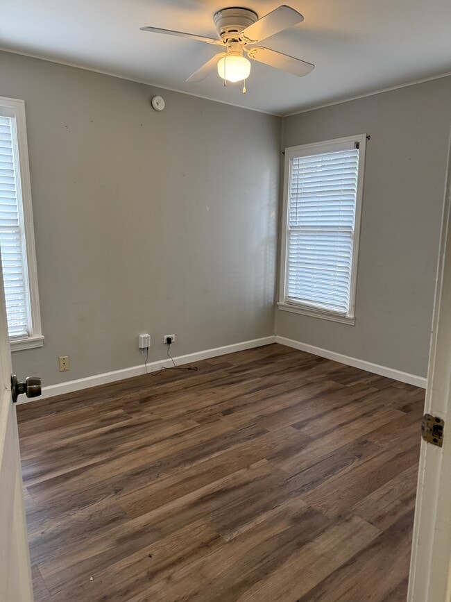 Building Photo - 609 Victoria St