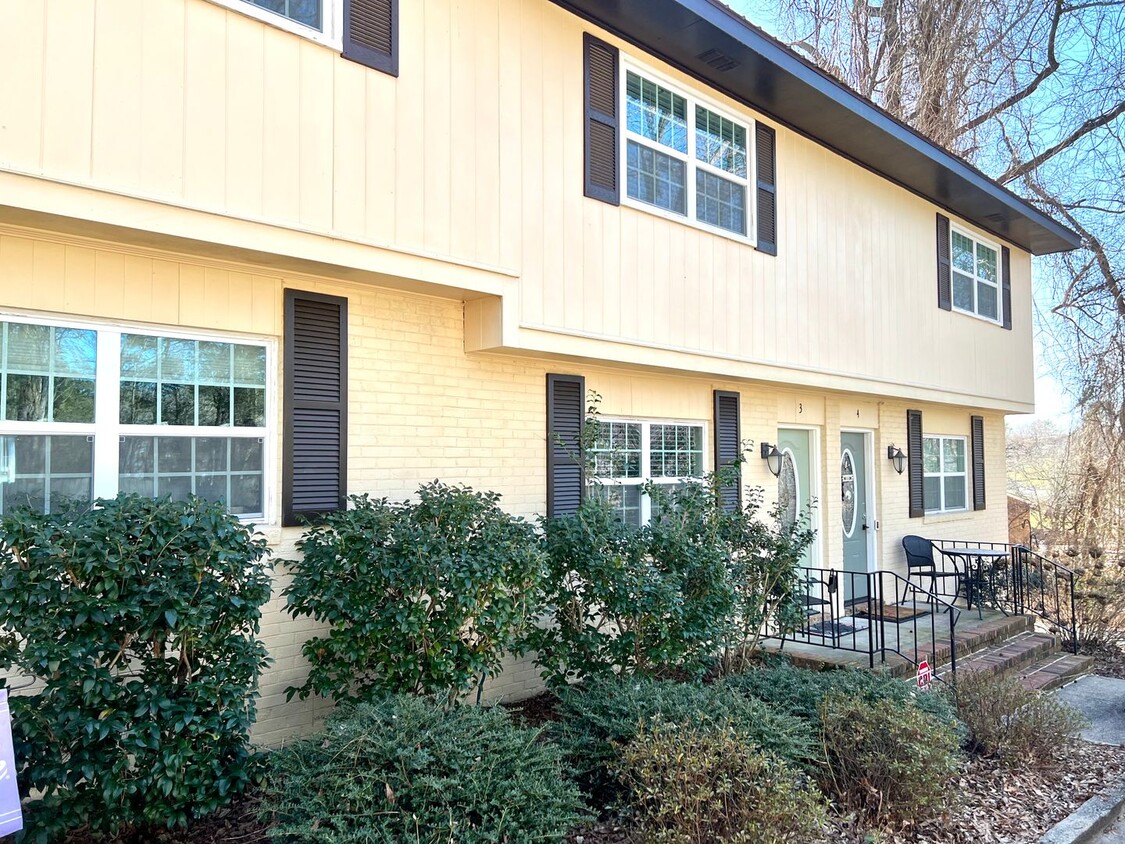 Foto principal - 1902-C James St - Available Now!