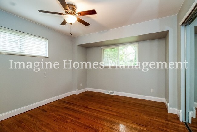 Foto del edificio - 1461 Blueorchard Dr