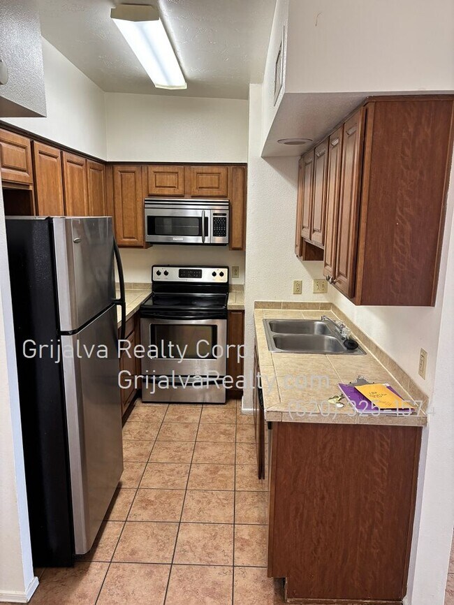 Foto del edificio - Beautiful 2 Bedroom, 2 Bath Condo for Rent...