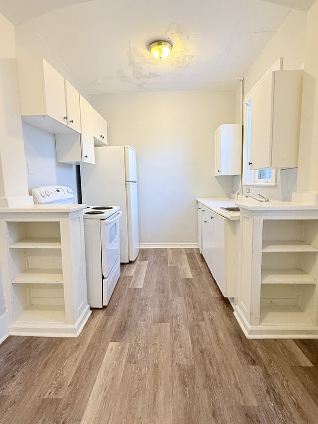 Building Photo - 1441 Wyandotte St E