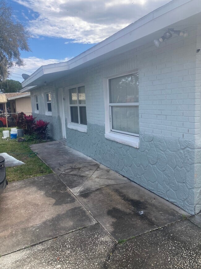 Foto del edificio - 416 Margie Ln