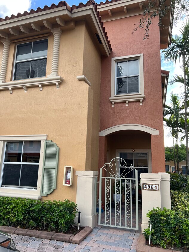 4954 Windward Way, Fort Lauderdale, FL 33312 Townhome Rentals in Fort
