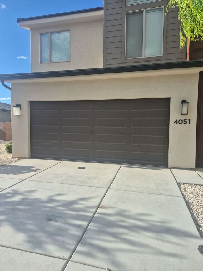 Building Photo - 4051 Cerro Wy
