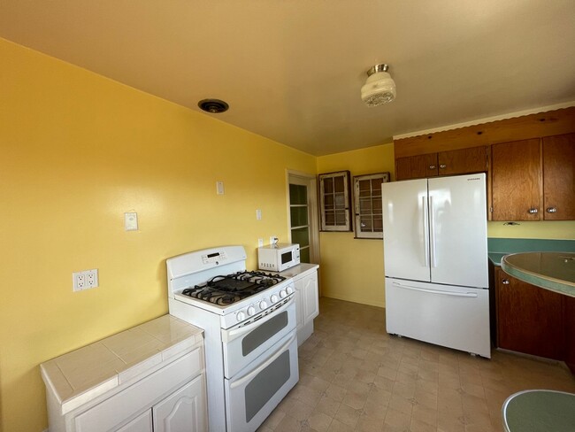 Building Photo - Sweet 3/1 Country Home - 1787 Spring Hill ...