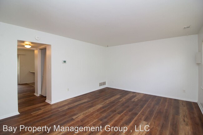 Building Photo - 3 br, 1.5 bath House - 2611 Pearwood Rd