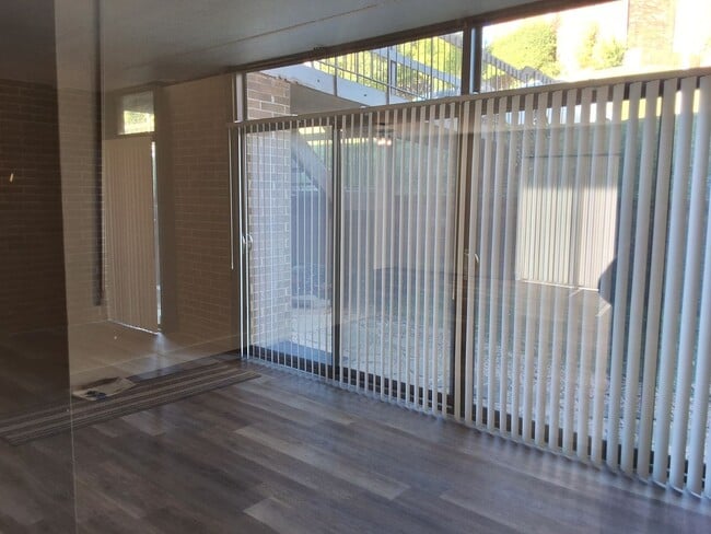 Building Photo - Knoxville 37923 - 2 bed 2 bath condo - cal...
