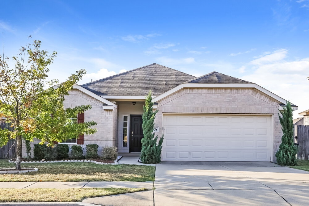 Primary Photo - 409 Roundrock Ln