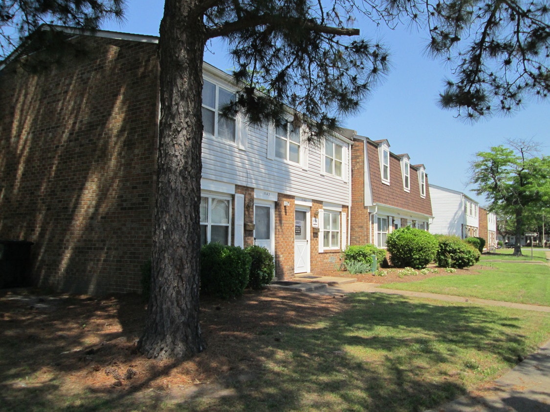 Primary Photo - 1124 Chisholm Cir
