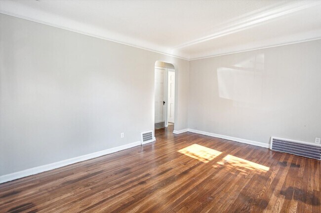 Foto del edificio - 20351 Morris Ave