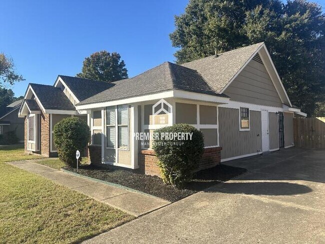 Building Photo - 6128 Briarbend Ln