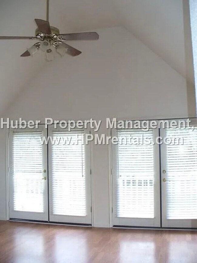 Foto del edificio - Spacious two-story home featuring 3 bedrooms and 2.5 baths