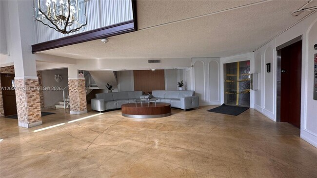 Foto del edificio - 2025 NE 164th St