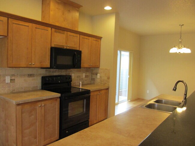 Foto del edificio - $200 off the first month's rent. Lovely Ne...