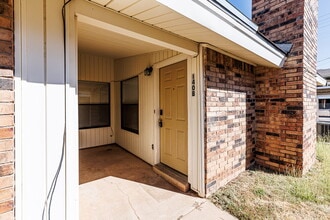 Building Photo - 140 N Troy Ave