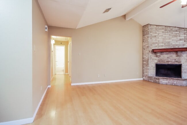 Building Photo - 16530 Quail Park Dr