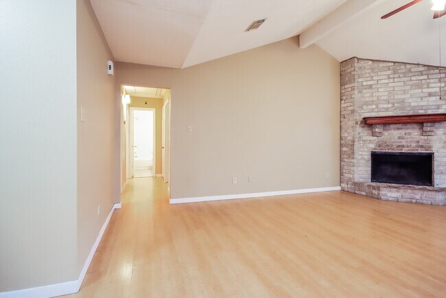 Foto del edificio - 16530 Quail Park Dr