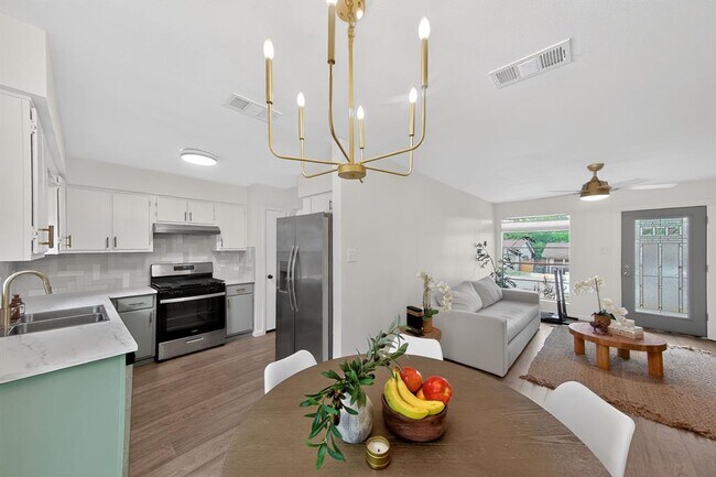 Foto del edificio - 6908 Pondsdale Ln