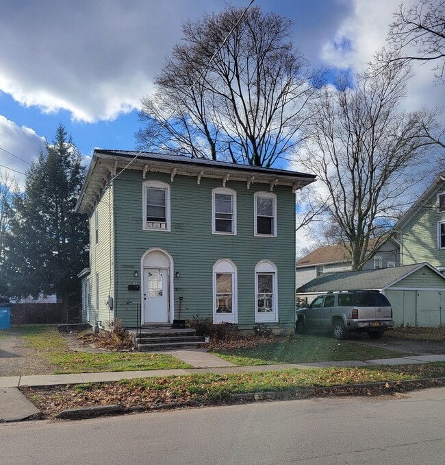 Building Photo - 38 White St