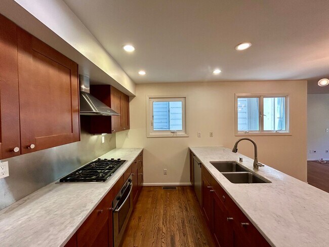 Foto del edificio - 3351 Clay St