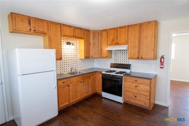 Building Photo - 2609 Live Oak Dr