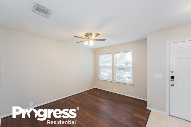 Foto del edificio - 17506 Hoover Gardens Dr