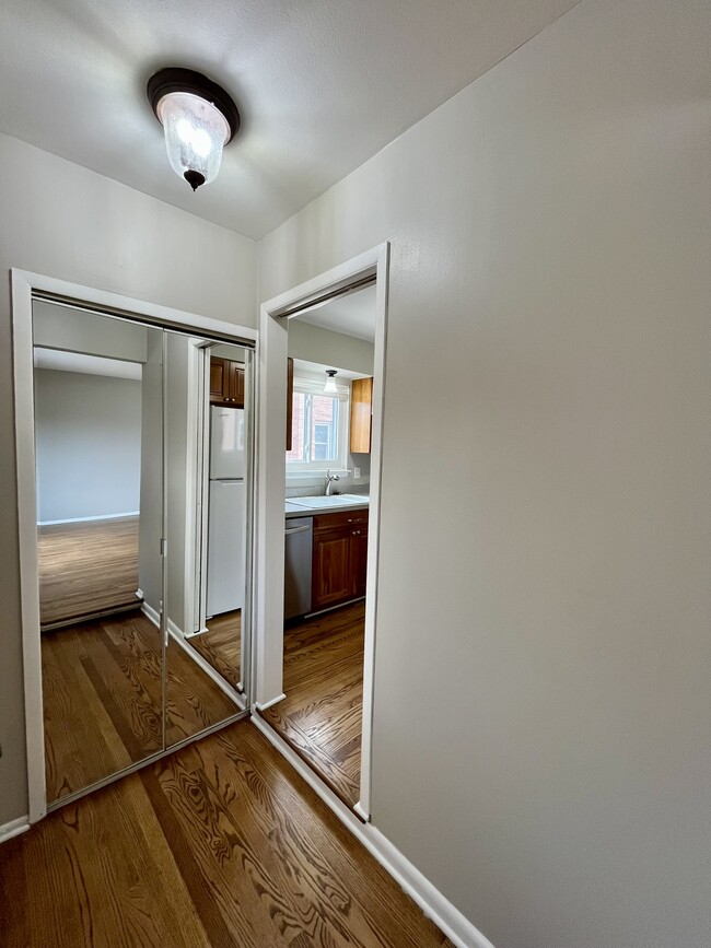 Foto del edificio - 969 Harrison Blvd