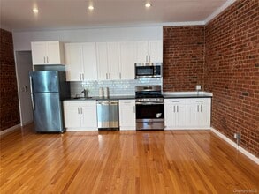 Building Photo - 562 39th St