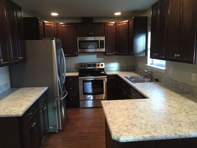 Foto del edificio - 728 Edgewood Pl