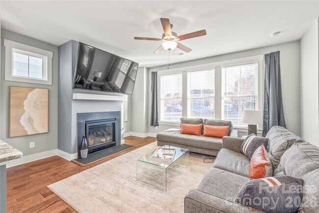 Foto del edificio - 554 Amalfi Dr