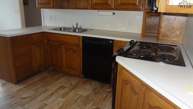 Foto del edificio - 2511 Tinker Trail