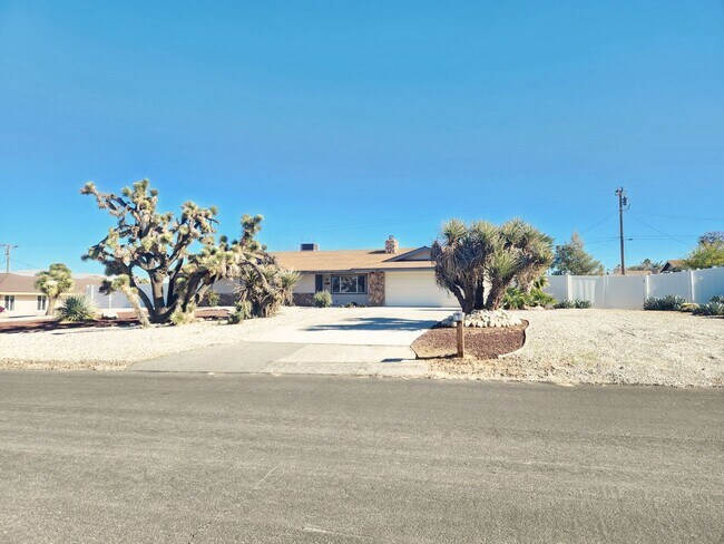 Foto del edificio - Large 3 Bedroom 2 Bath Home Close to Onaga Elementary