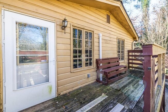 Foto del edificio - 1570 Spring Ln NW