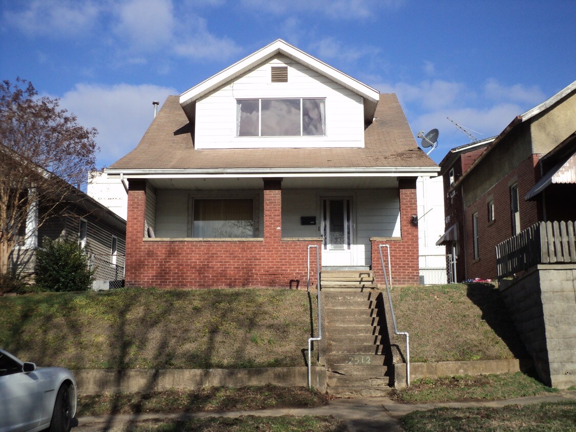 2512 1st Ave, Huntington, WV 25703 House for Rent in Huntington, WV